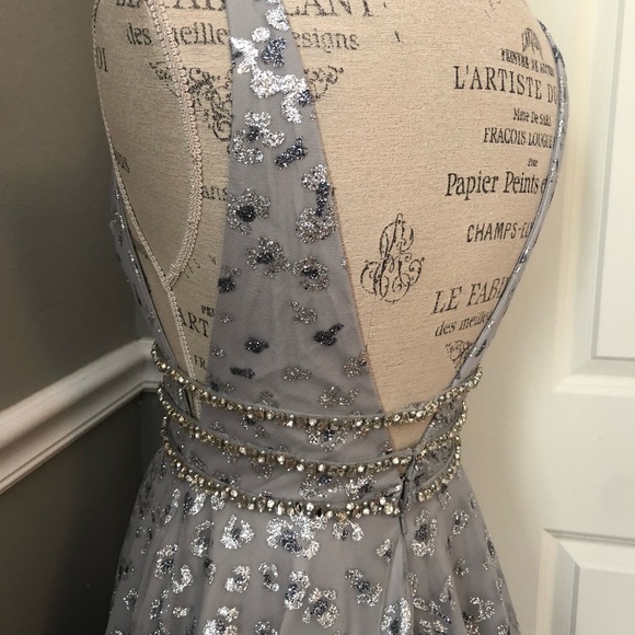 NEW JOVANI JVN SZ 2 SILVER JEWELED DEEP V FORMAL EVENING GOWN - Picture 11 of 16